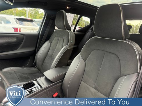 Certified 2022 Volvo XC40 T5 R-Design image 18
