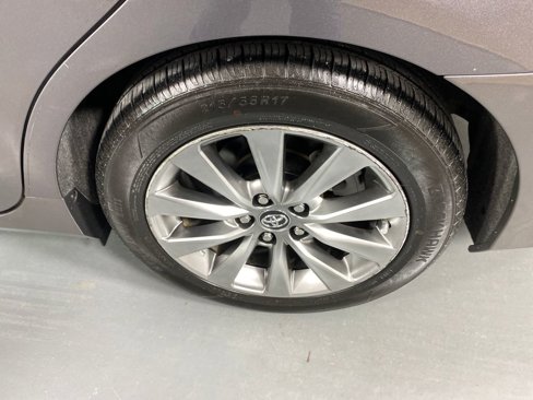 Used 2016 Toyota Camry XLE image 25