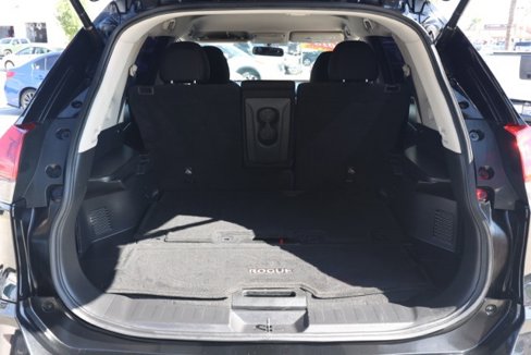 Used 2018 Nissan Rogue SV image 16