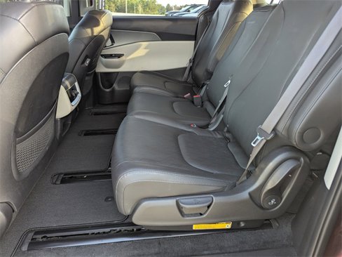 Used 2022 Kia Carnival LX image 10
