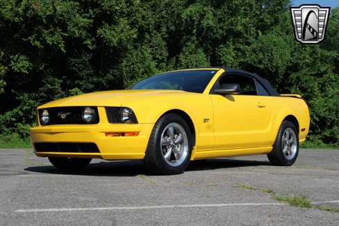 Used 2006 Ford Mustang GT image 2