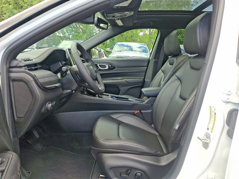 New 2025 Jeep Compass Limited w/ High Altitude Package image 8