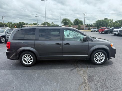 Used 2016 Dodge Grand Caravan SXT image 6