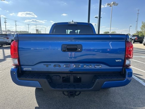 Used 2018 Toyota Tacoma TRD Off-Road image 16