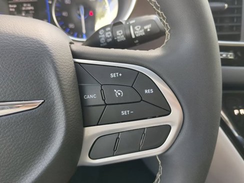 Used 2022 Chrysler Voyager LX image 22