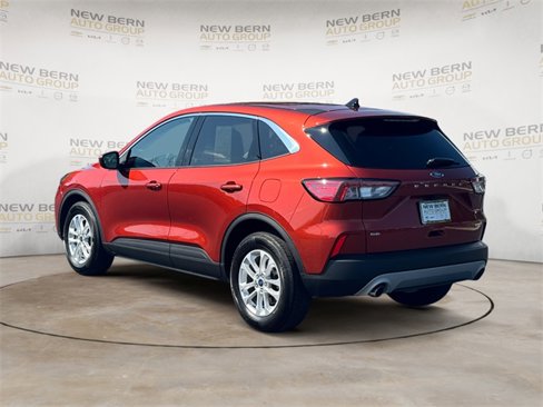 Used 2020 Ford Escape SE image 3