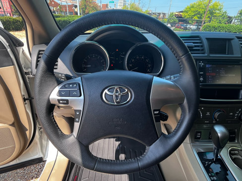 Used 2013 Toyota Highlander FWD image 25