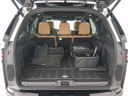 Used 2024 Land Rover Discovery Dynamic SE image 31