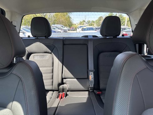 Used 2015 GMC Canyon SLE image 22