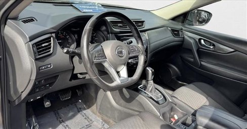 Used 2017 Nissan Rogue SV image 11