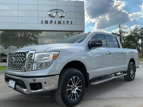 Used 2019 Nissan Titan SV w/ SV Convenience Package image 1