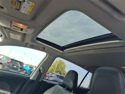 Used 2018 Toyota RAV4 Platinum image 24
