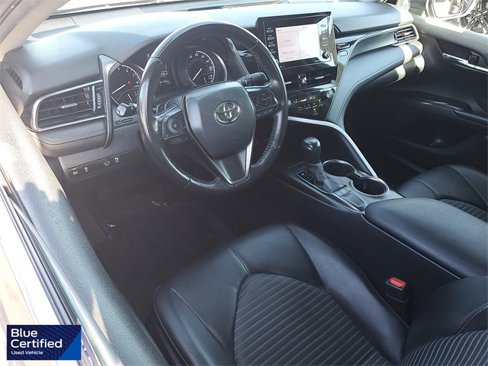 Used 2022 Toyota Camry SE image 3