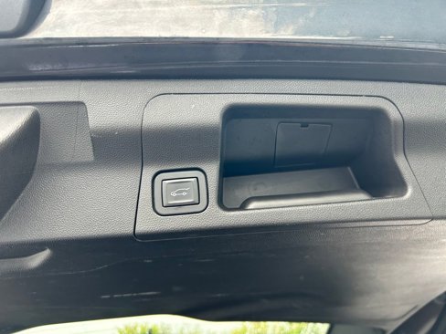 Used 2018 GMC Acadia SLT image 24