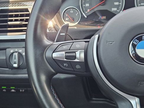 Used 2020 BMW M4 Convertible image 27