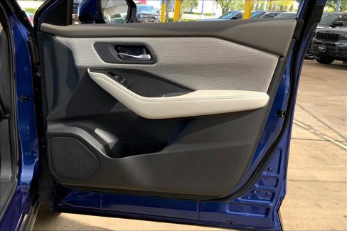 Used 2023 Nissan Rogue SV image 22