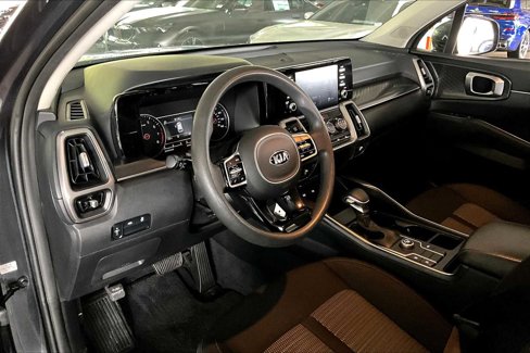 Used 2021 Kia Sorento LX image 17