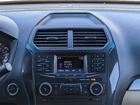 Used 2016 Ford Explorer XLT image 18
