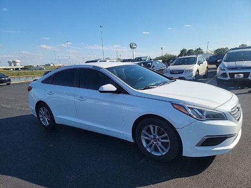 Used 2017 Hyundai Sonata SE w/ Cargo Package image 3