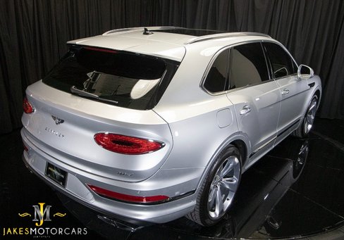 Used 2023 Bentley Bentayga Plug-In Hybrid image 16