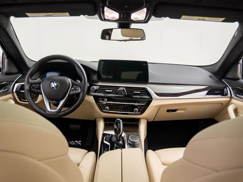 Certified 2022 BMW 530i xDrive w/ Premium Package image 9