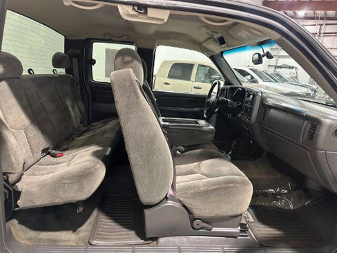Used 2005 Chevrolet Silverado 2500 LS image 15