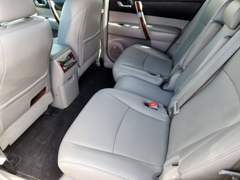Used 2013 Toyota Highlander Limited image 16