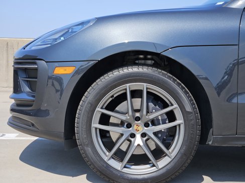 Certified 2025 Porsche Macan image 16