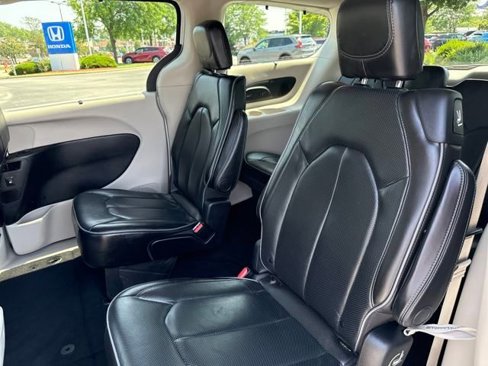 Used 2020 Chrysler Pacifica Limited image 12