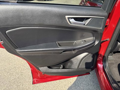 Used 2024 Ford Edge SEL image 18