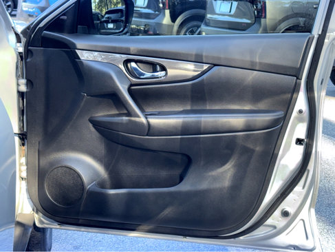 Used 2019 Nissan Rogue SV w/ Premium Package image 14