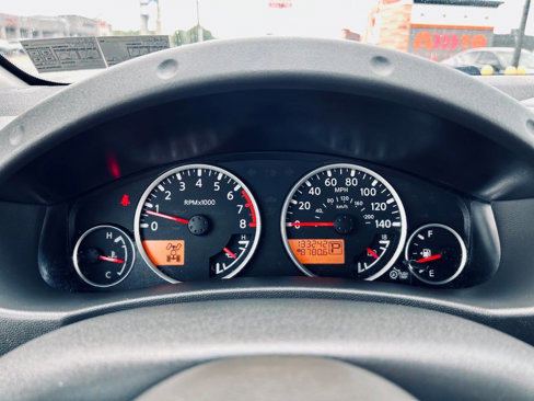 Used 2012 Nissan Pathfinder SV image 18