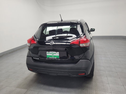 Used 2019 Nissan Kicks S image 7