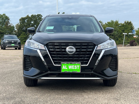 New 2025 Nissan Kicks Play S image 2
