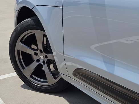 Certified 2025 Porsche Macan Turbo image 17