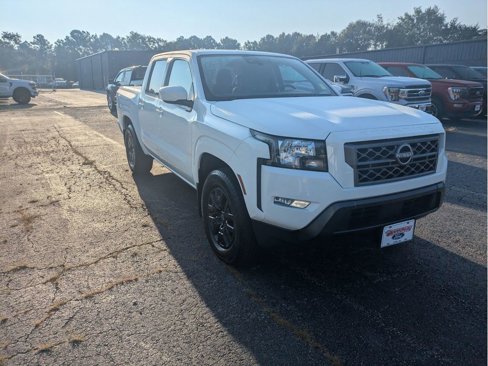 Used 2023 Nissan Frontier SV w/ SV Convenience Package image 3