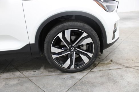 Used 2024 Volvo XC40 B5 Plus w/ Climate Package image 38
