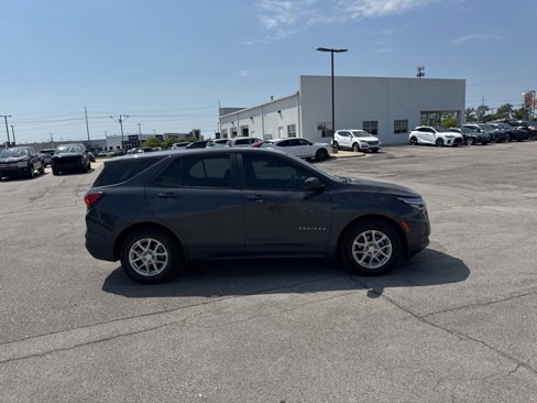 Used 2022 Chevrolet Equinox LS image 4