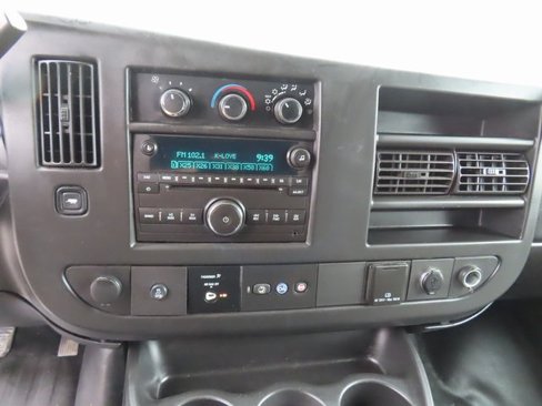 Used 2017 Chevrolet Express 2500 image 15