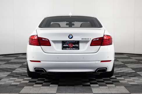 Used 2011 BMW 550i xDrive Sedan image 6