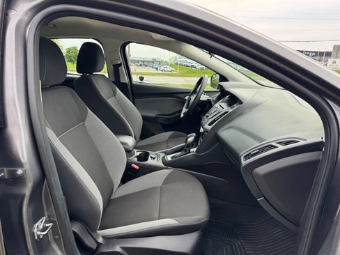 Used 2013 Ford Focus SE w/ SE Winter Pkg image 14