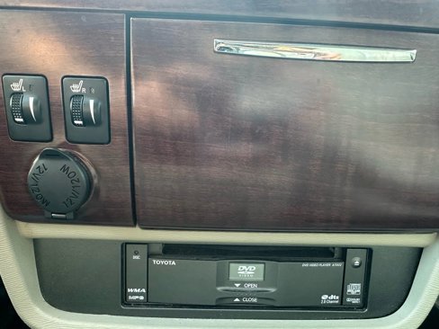 Used 2013 Toyota Sienna XLE image 23