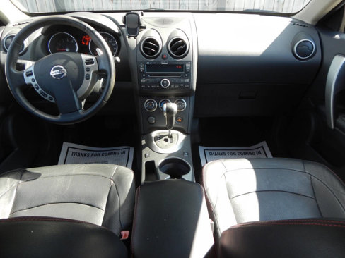 Used 2009 Nissan Rogue SL w/ Premium Pkg image 2
