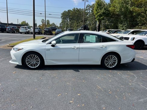 Used 2019 Toyota Avalon Limited image 9
