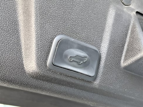 Used 2016 Chevrolet Traverse LT image 23