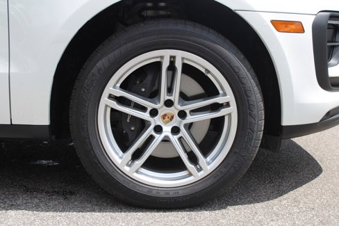 Certified 2024 Porsche Macan image 14