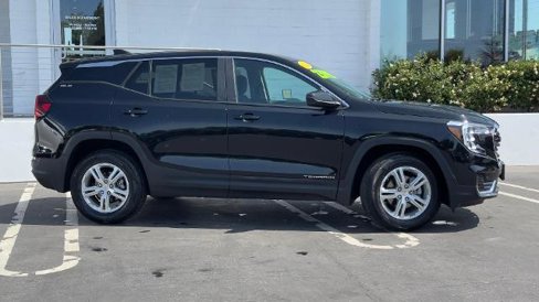 Used 2024 GMC Terrain SLE image 24