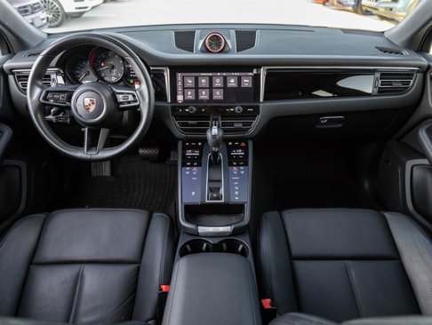 Certified 2022 Porsche Macan image 12