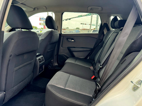 Used 2021 Nissan Rogue SV image 26
