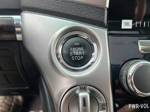 Used 2014 Toyota Land Cruiser image 38